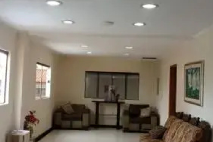 Room 6 of 10