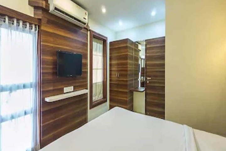 Room 12 of 35