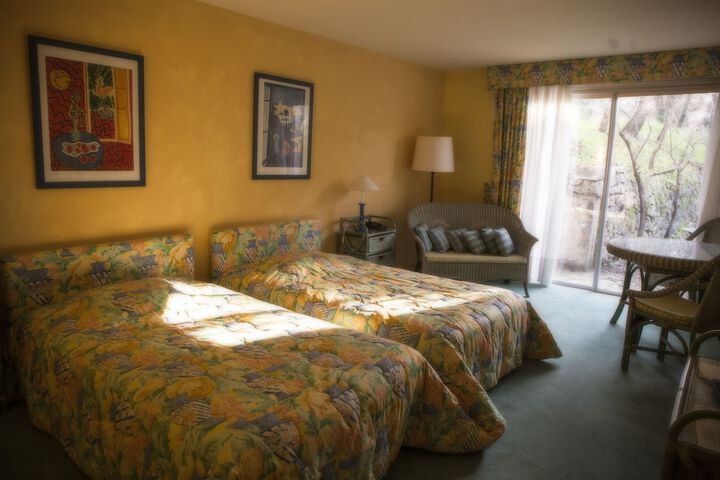 Room 11 of 106
