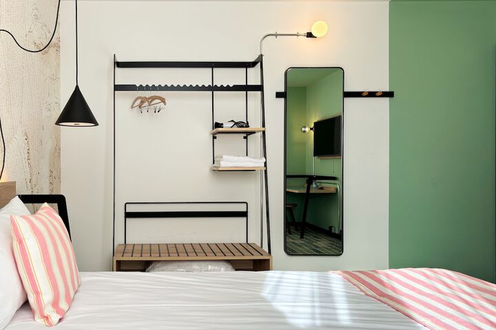 Room 7 of 24