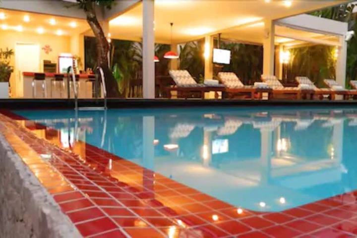 Hotel Pool