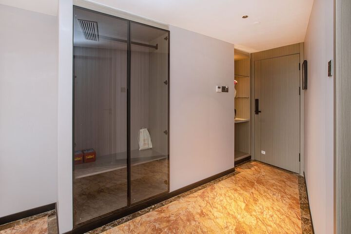 Room 14 of 95