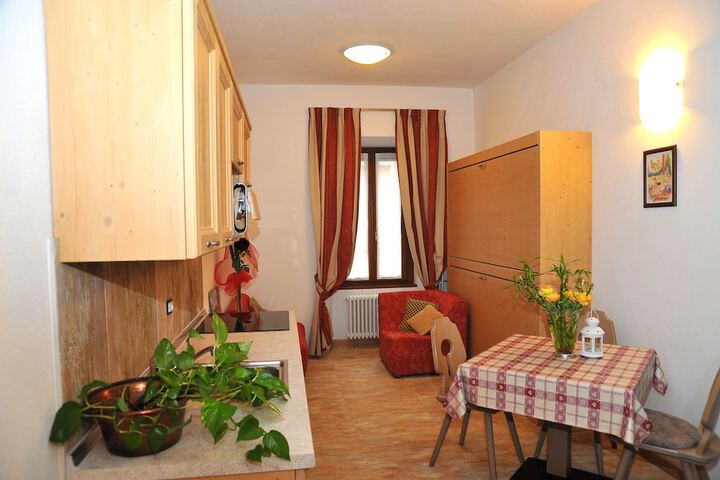 Room 33 of 90