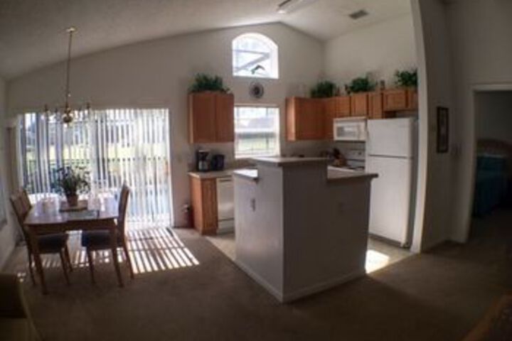 Room 10 of 18