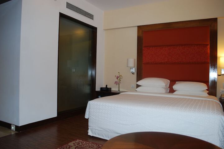 Room 9 of 35