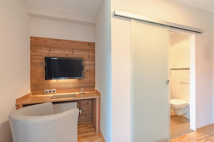 Room 5 of 42