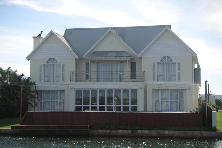 Exterior of Waterside Living MM1394