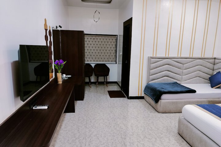 Room 10 of 29