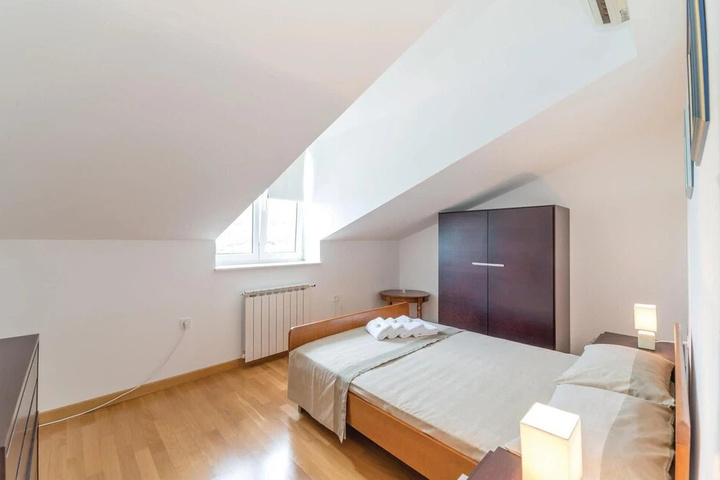 Room 5 of 20