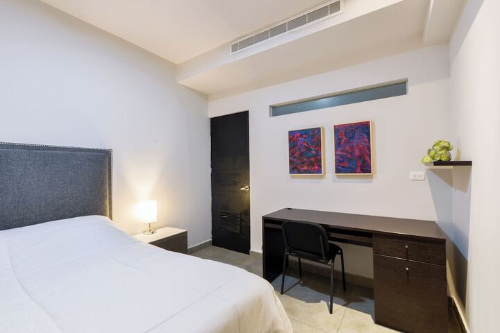 Room 52 of 224