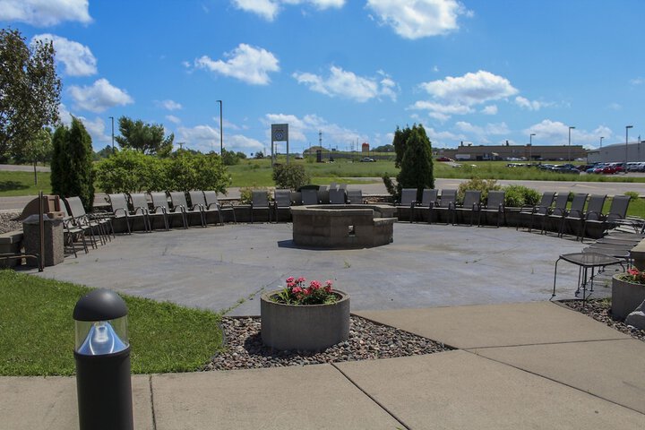 Metropolis Resort Eau Claire | Bookonline.com