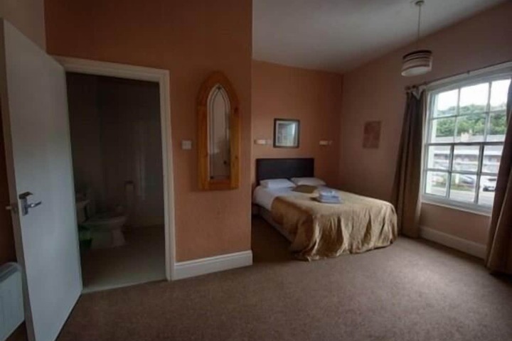 Room 3 of 9