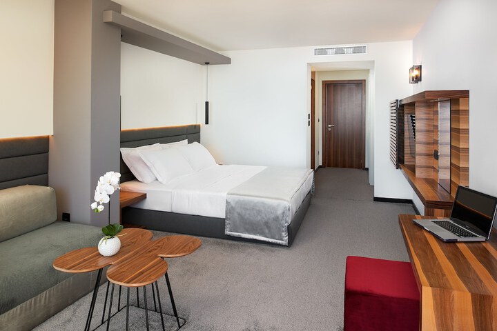 Room 8 of 35