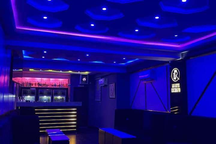 Lounge 20 of 24