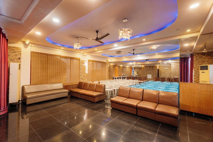 Ballroom/Hall 129 of 135