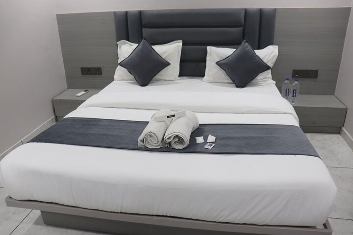 Room 8 of 25