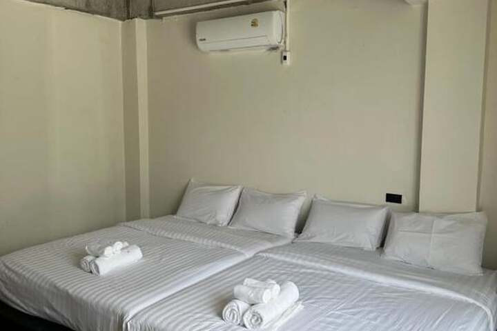 Room 6 of 34