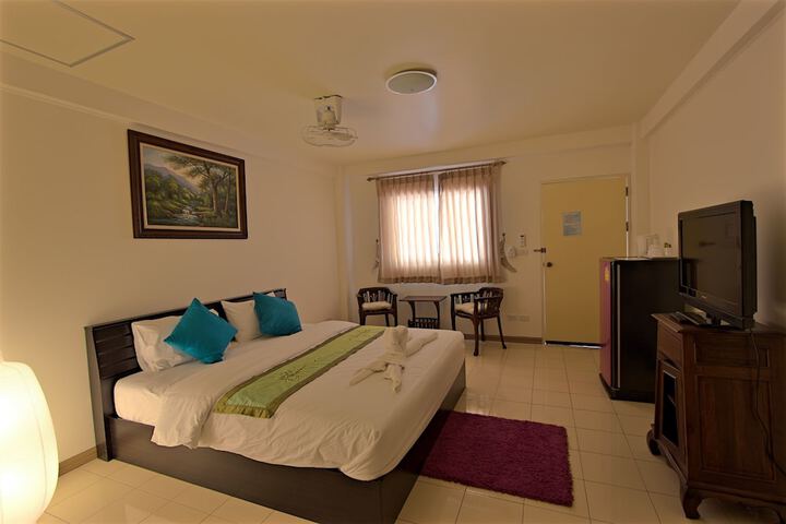 Room 13 of 20