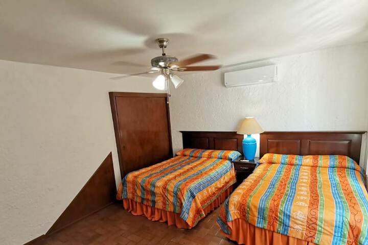 Room 6 of 32