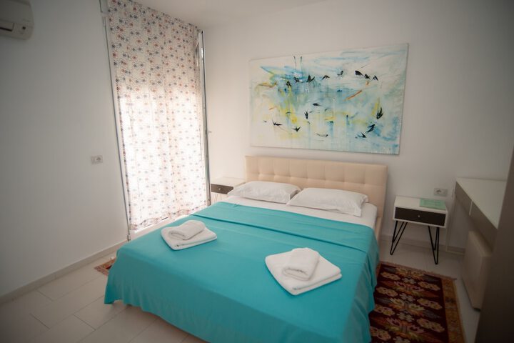 Room 28 of 163