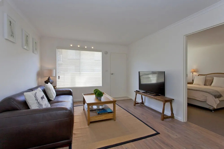 Room 2 of 10