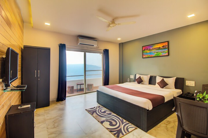 Room 8 of 33