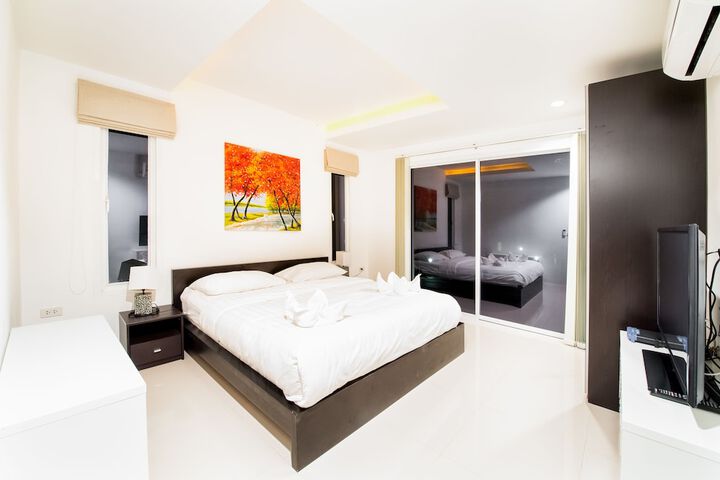 Room 15 of 102