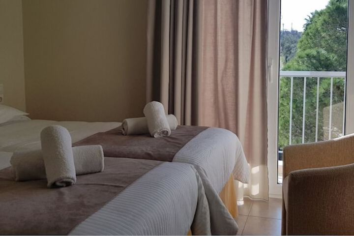 Room 4 of 95