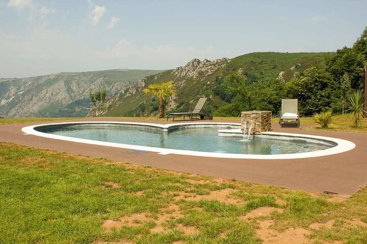 Pool 33 of 75