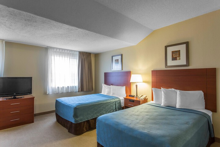 1 Queen Bed Suite (28 of 28)