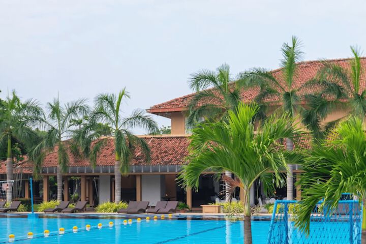 Hotel Pool