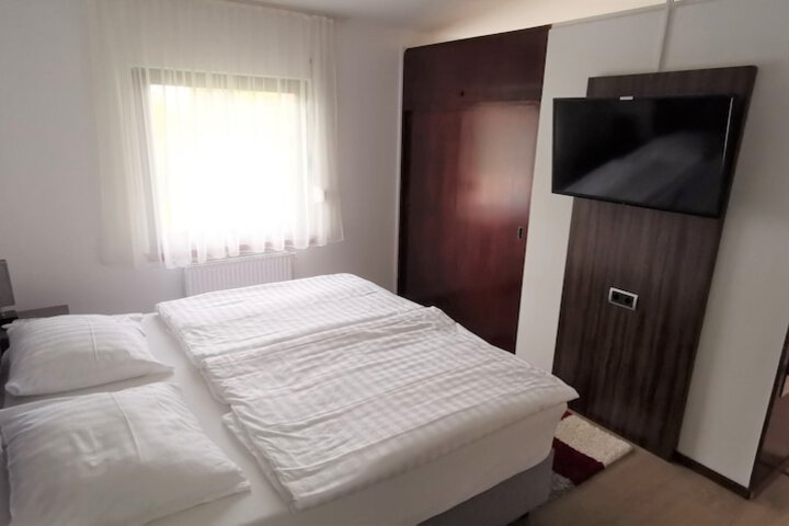 Room 38 of 76