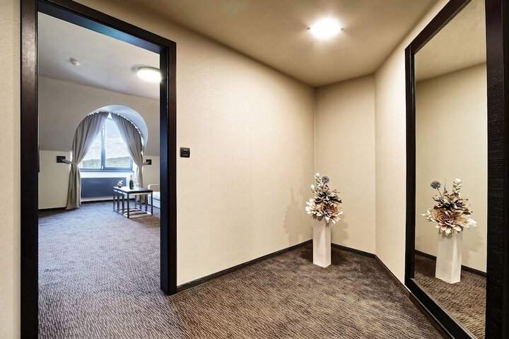 Room 23 of 43