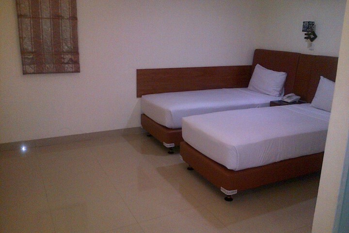 Room 9 of 12