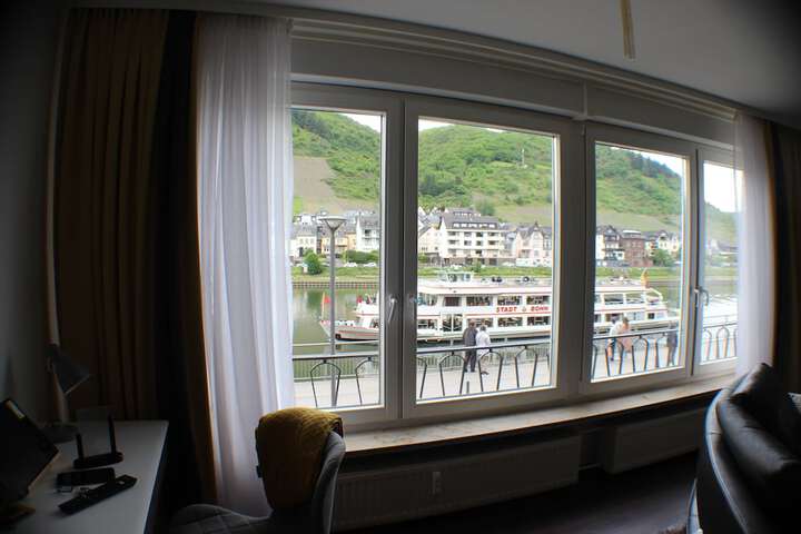 Room 5 of 37