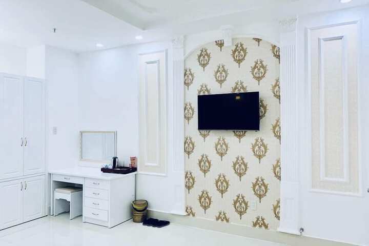 Room 6 of 15