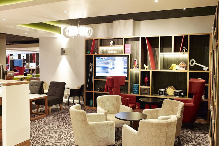 Lounge 103 of 177