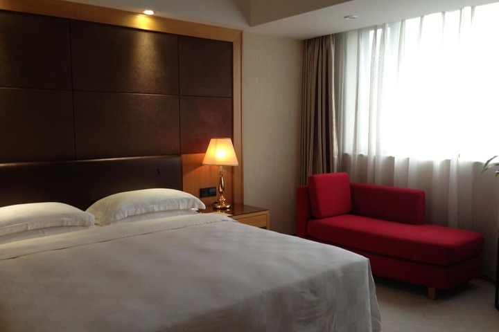 Room 11 of 42