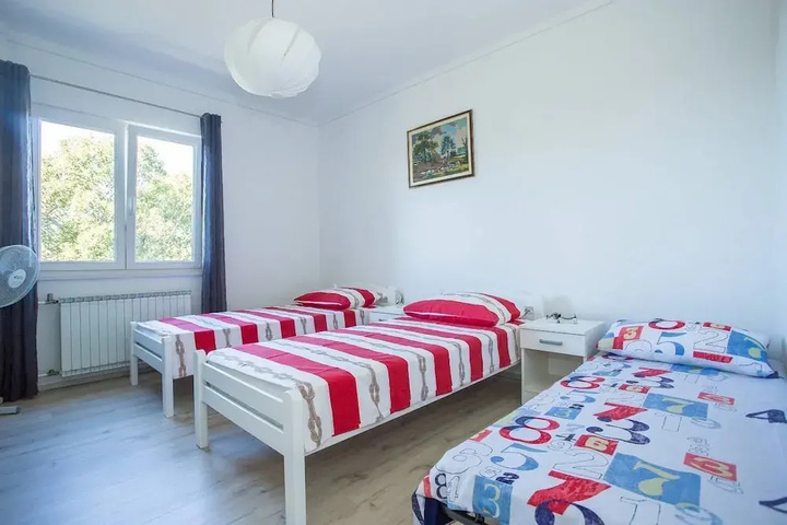 Room 4 of 17