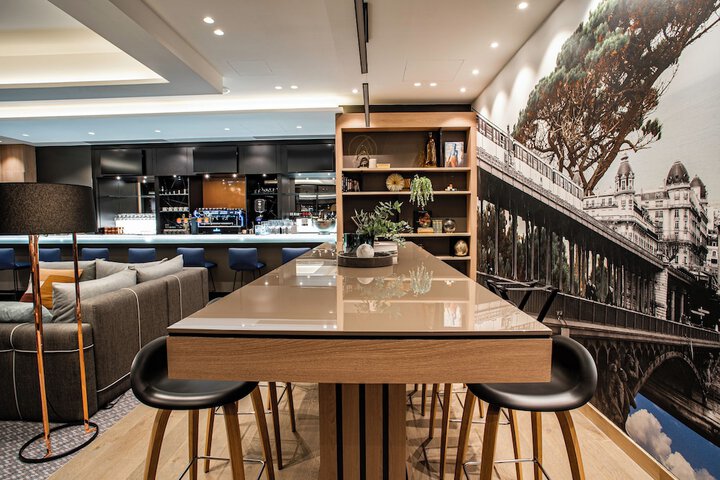 Lounge 100 of 128