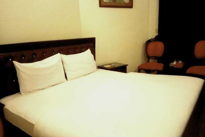 Room 10 of 26