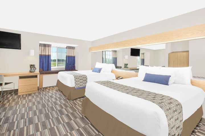 2 Queen Beds Mobility Accessible (24 of 30)
