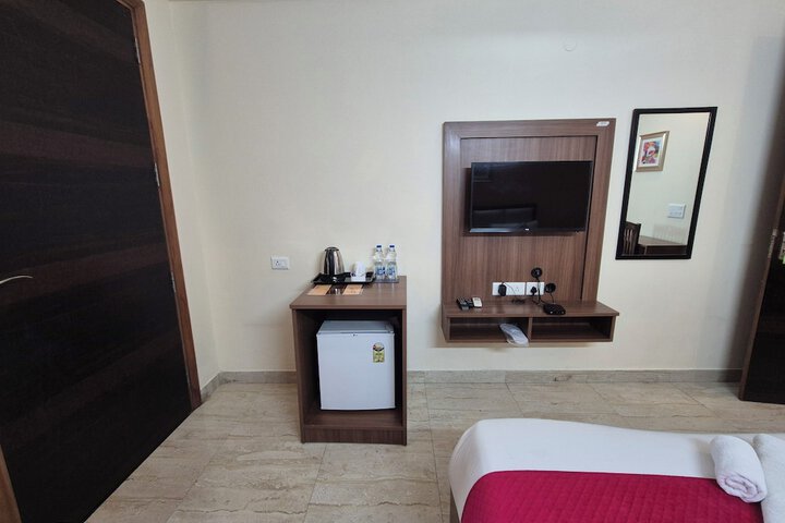 Room 6 of 36