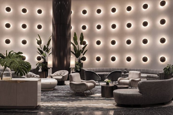 Lobby lounge