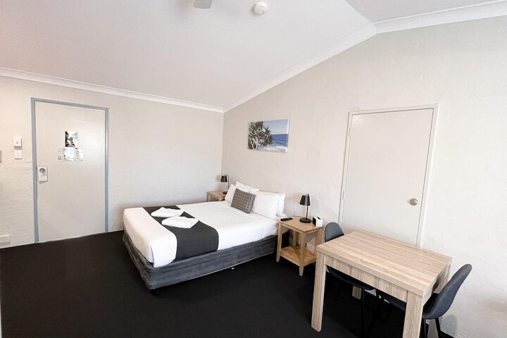 Room 6 of 24