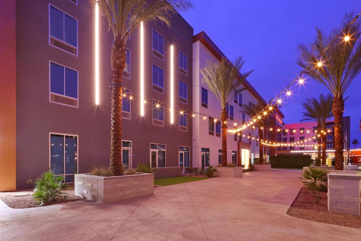 Hotel Exterior 54 of 58