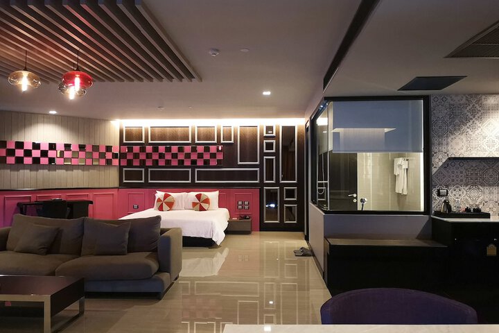 Room 11 of 103