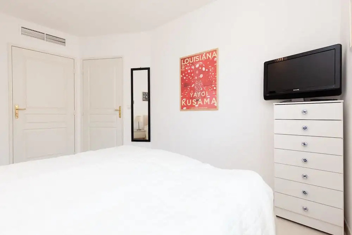 Room 5 of 11