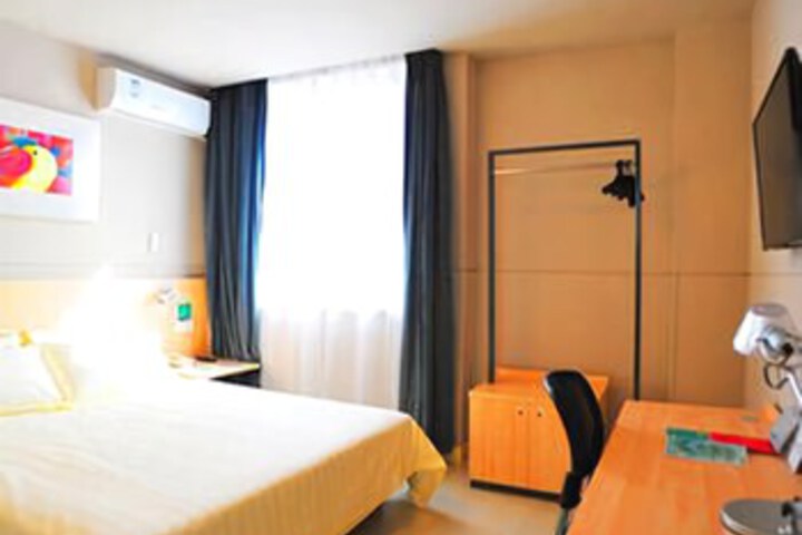 Room 5 of 7
