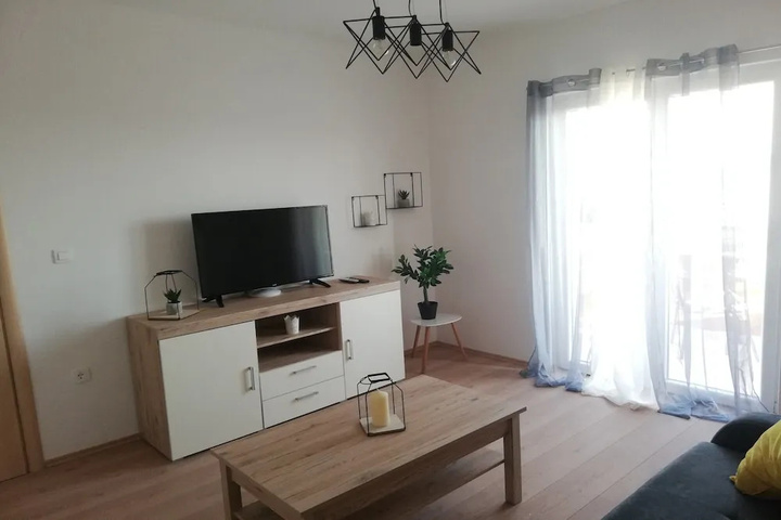 Room 4 of 16